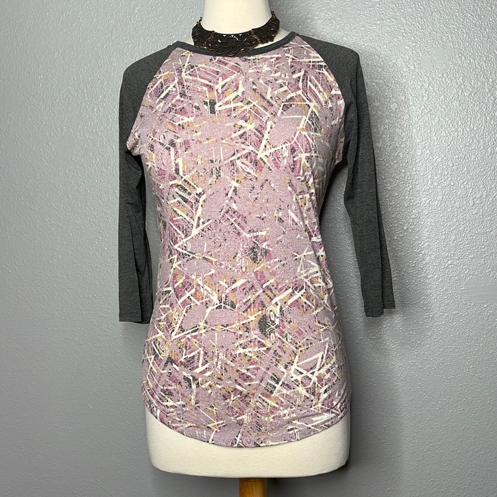 XS women’s Lularoe Randy 3/4 sleeve baseball tee